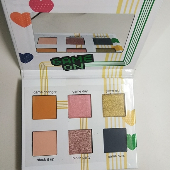 EYESHADOW PALETTE  $20.00 - Picture 1 of 3